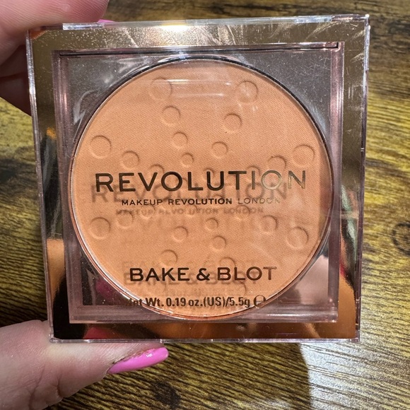 🩶Revolution Bake & Blot Powder - peach - Picture 1 of 2